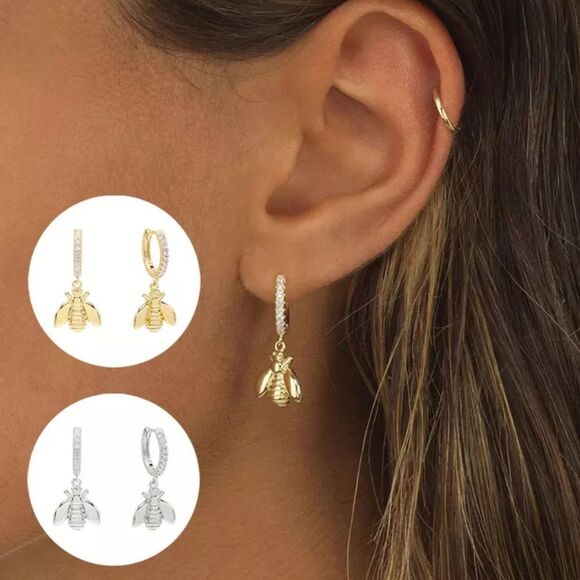 Gorgeous Bee Hoop Earrings‎ nwt - Picture 3 of 3